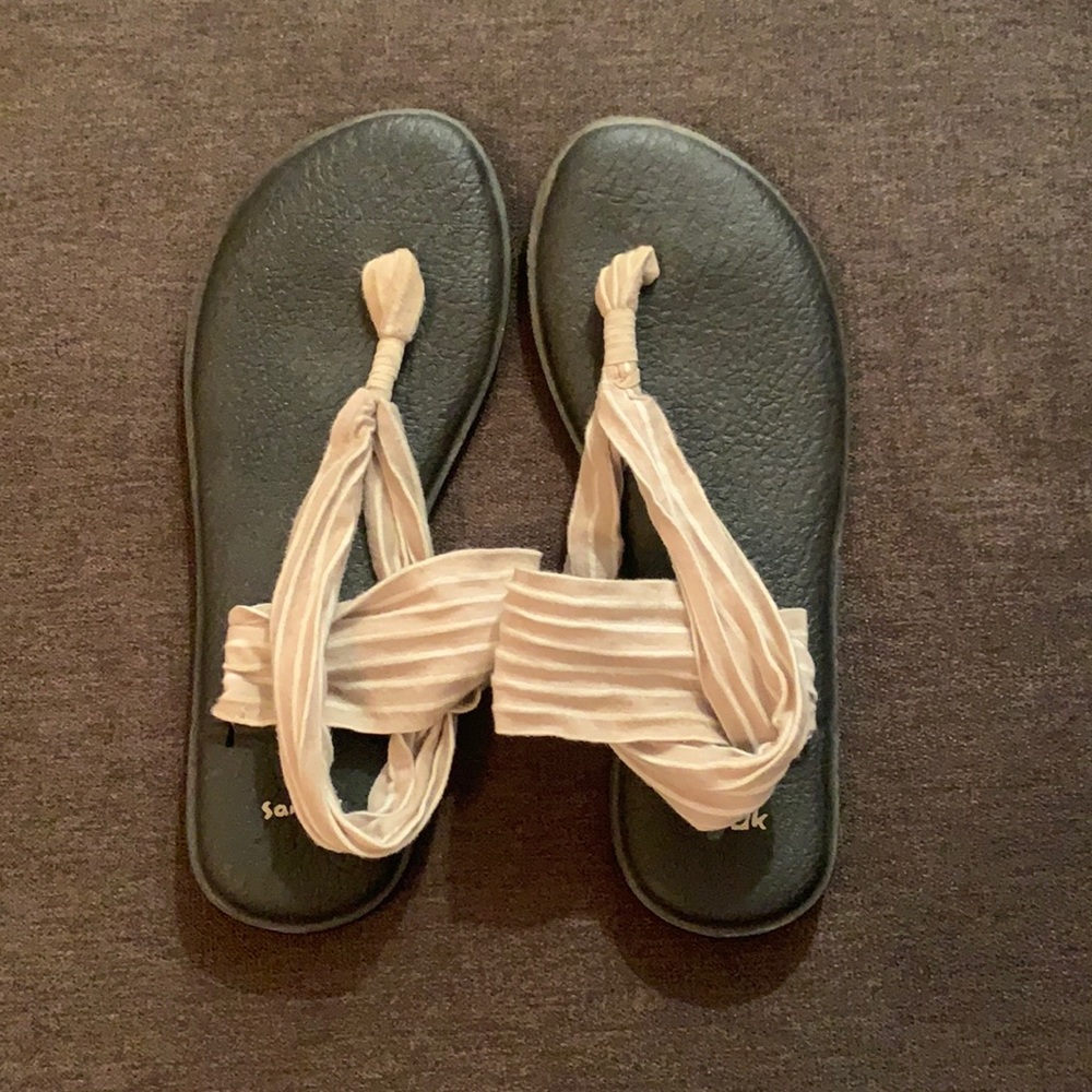 Women’s Sanuk yoga sling ✨